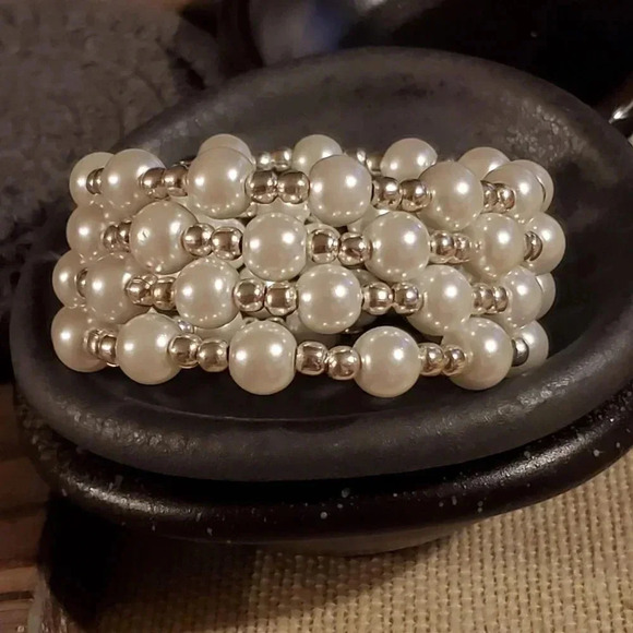 Handcrafted Snow White Glass Pearl Silver Beads Wr - Picture 4 of 5